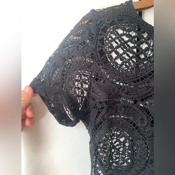 Black lace short sleeve top. Size 6/8 UK. - Picture 2 of 5